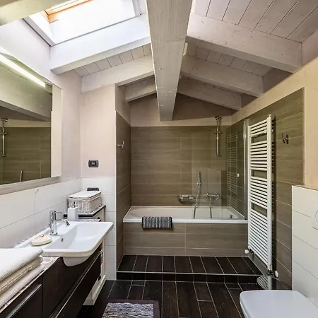 Сasa de vacaciones Mit Panorama-seeblick Pianello Del Lario