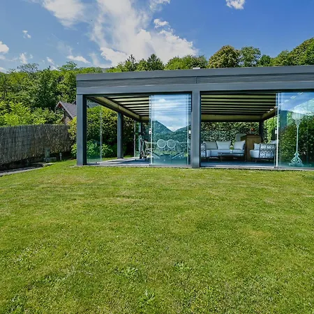 Mit Panorama-seeblick *